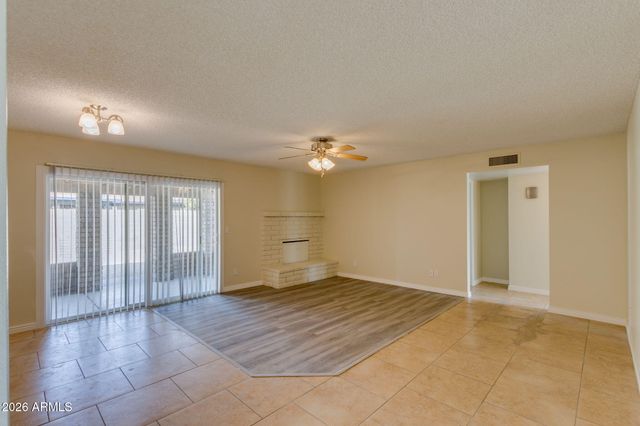 5338 W Freeway Lane, Glendale, AZ 85302