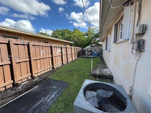 11346 SW 2nd St Front, Sweetwater, FL 33174