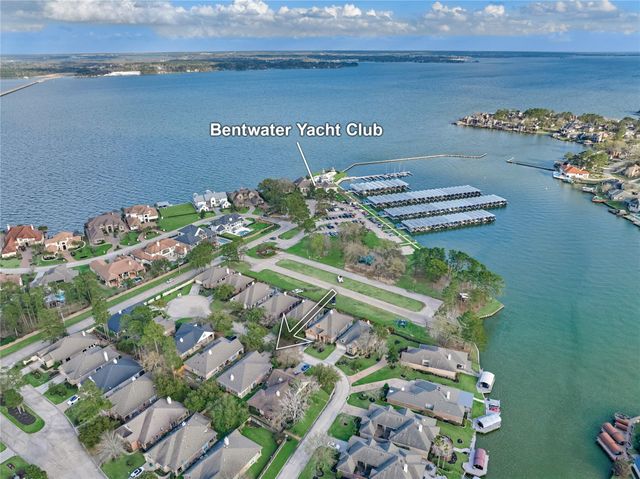 28 Misty Harbor E, Montgomery, TX 77356