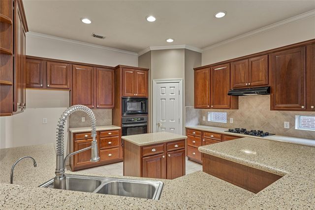 28 Misty Harbor E, Montgomery, TX 77356