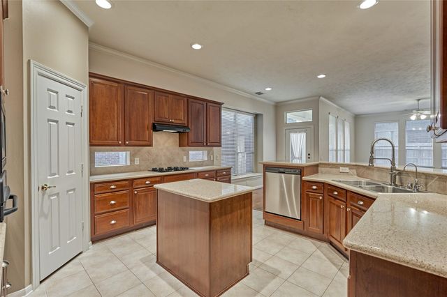 28 Misty Harbor E, Montgomery, TX 77356