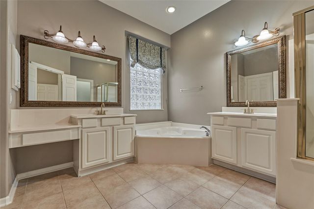 28 Misty Harbor E, Montgomery, TX 77356