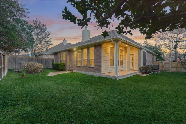 28 Misty Harbor E, Montgomery, TX 77356