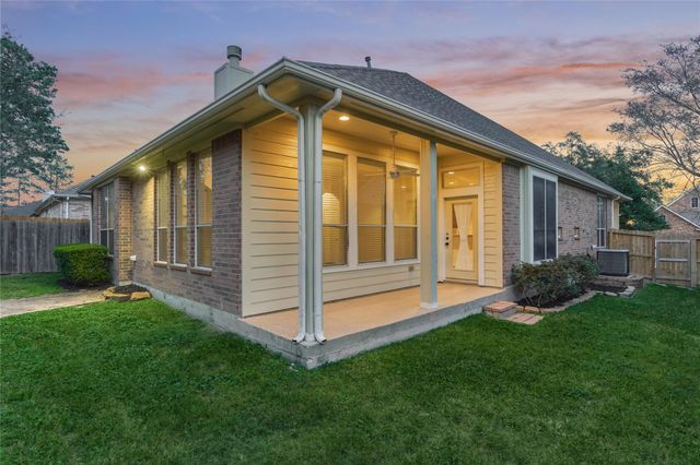 28 Misty Harbor E, Montgomery, TX 77356