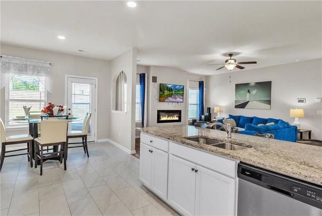 684 Lakehaven Lane, Loganville, GA 30052