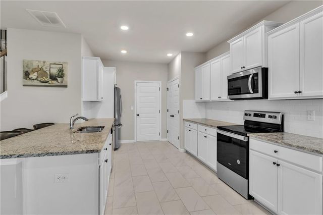 684 Lakehaven Lane, Loganville, GA 30052