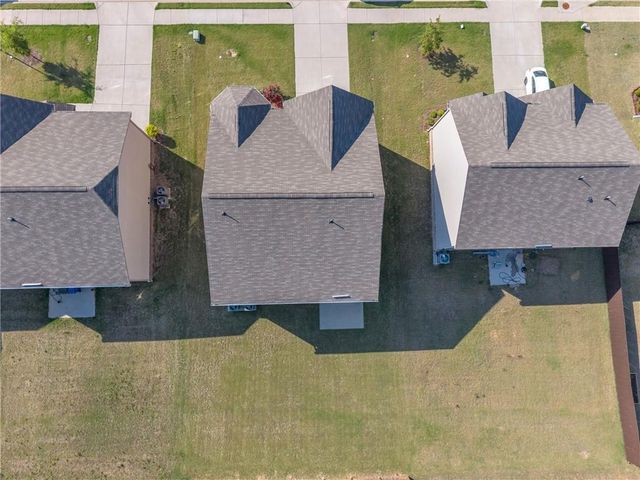 684 Lakehaven Lane, Loganville, GA 30052