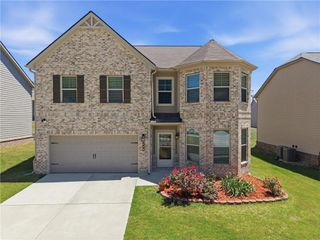684 Lakehaven Lane, Loganville, GA 30052