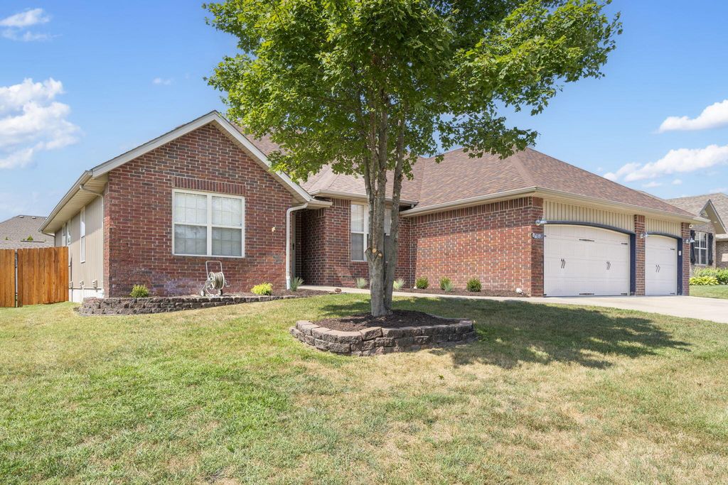 639 N Rockingham Avenue, Nixa, MO 65714