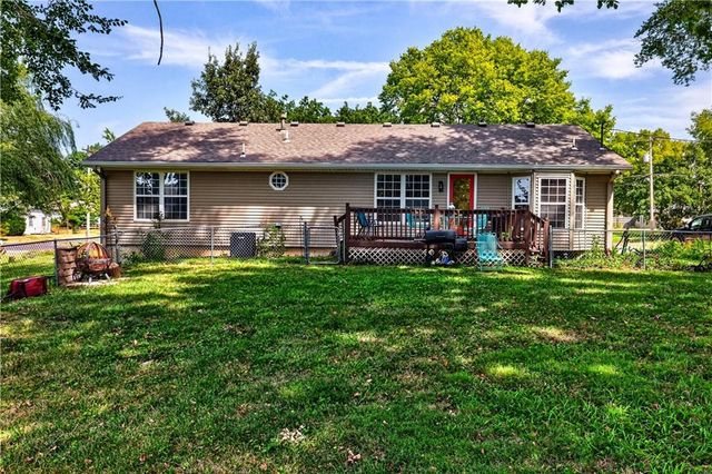 105 W South Street, Spring Hill, KS 66083