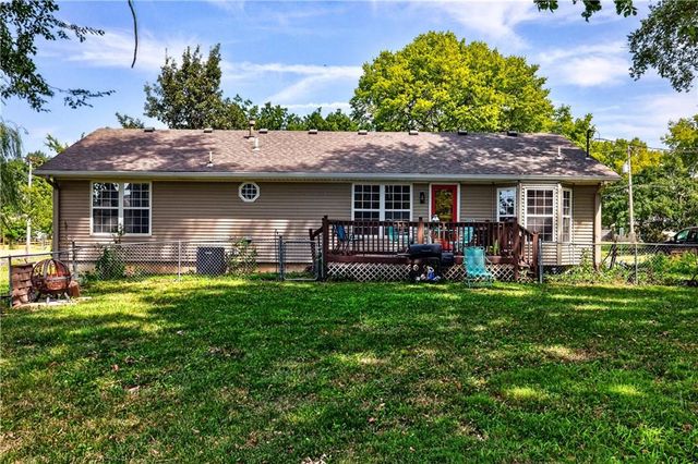 105 W South Street, Spring Hill, KS 66083