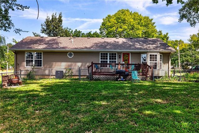 105 W South Street, Spring Hill, KS 66083