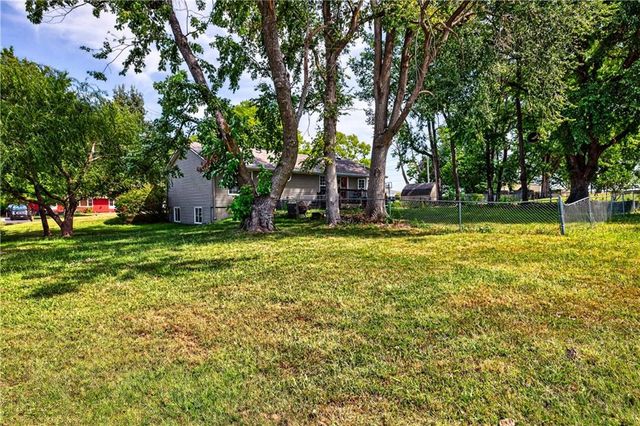 105 W South Street, Spring Hill, KS 66083