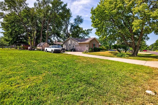 105 W South Street, Spring Hill, KS 66083