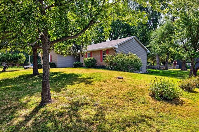 105 W South Street, Spring Hill, KS 66083