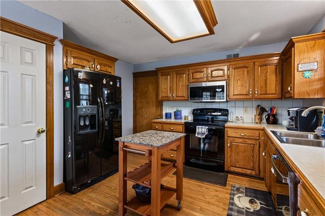105 W South Street, Spring Hill, KS 66083