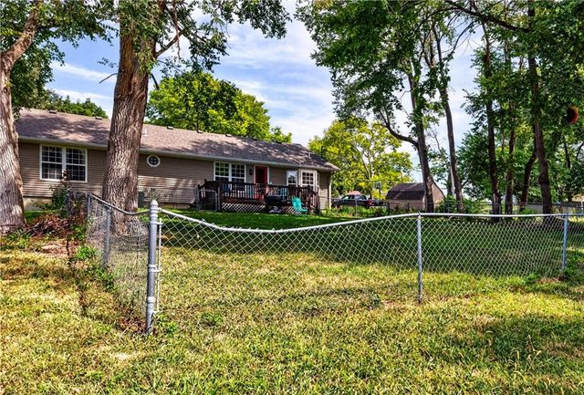 105 W South Street, Spring Hill, KS 66083