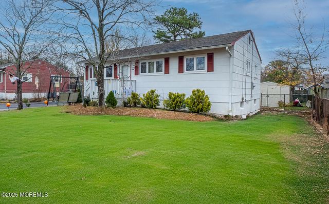 28 Baylor Street, Toms River, NJ 08757