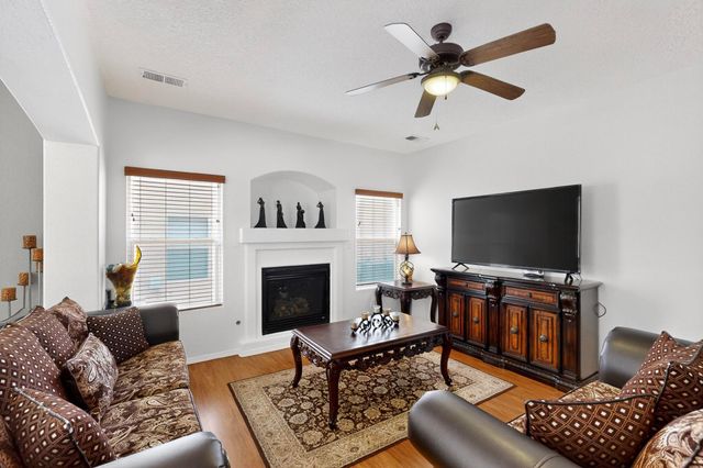 3032 Cochiti Street NE, Rio Rancho, NM 87144