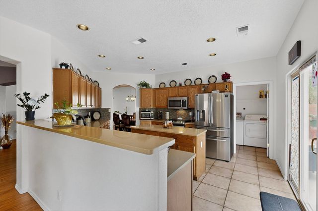 3032 Cochiti Street NE, Rio Rancho, NM 87144