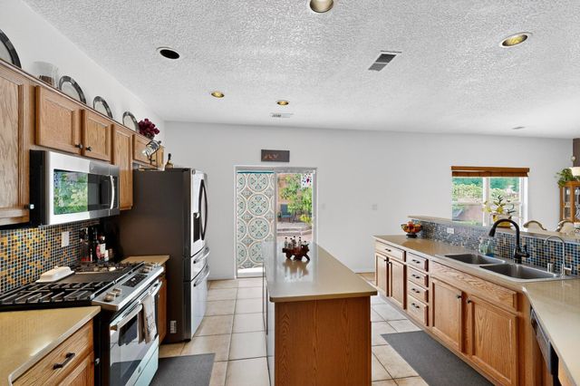 3032 Cochiti Street NE, Rio Rancho, NM 87144