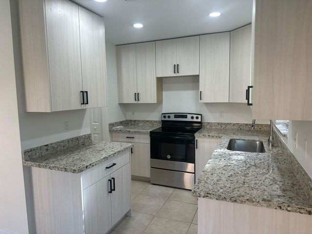 2121 NW 99 WAY, Sunrise, FL 33322