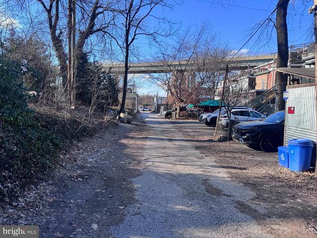 4040 RIDGE AVE, Philadelphia, PA 19129