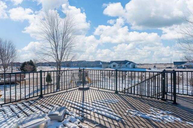 228 Grovebrook Circle, Mankato, MN 56001