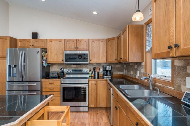 228 Grovebrook Circle, Mankato, MN 56001