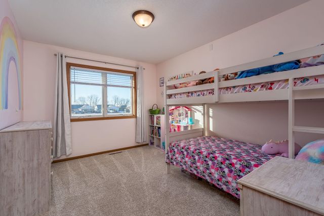 228 Grovebrook Circle, Mankato, MN 56001