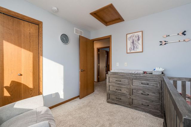 228 Grovebrook Circle, Mankato, MN 56001