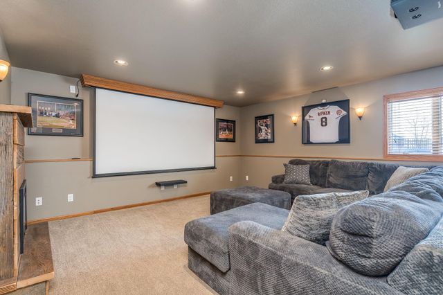 228 Grovebrook Circle, Mankato, MN 56001