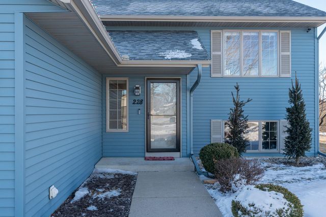 228 Grovebrook Circle, Mankato, MN 56001
