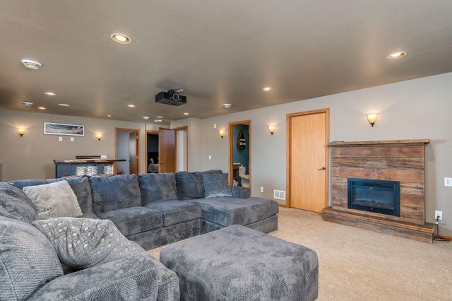 228 Grovebrook Circle, Mankato, MN 56001