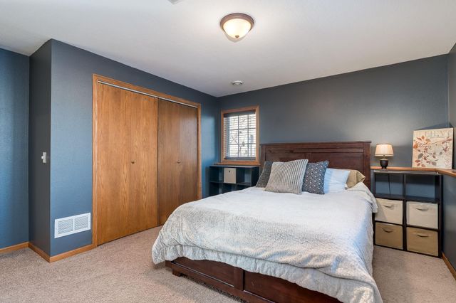 228 Grovebrook Circle, Mankato, MN 56001