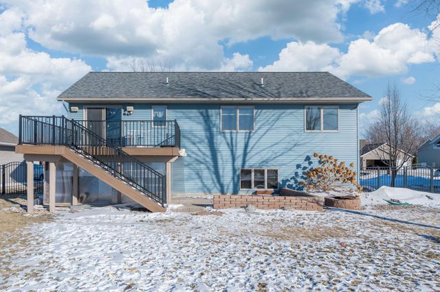 228 Grovebrook Circle, Mankato, MN 56001