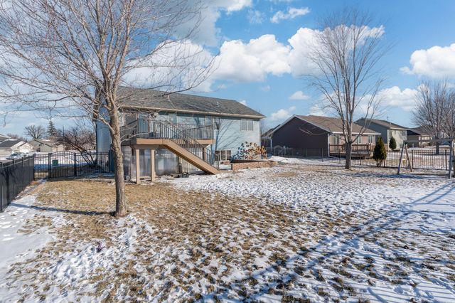 228 Grovebrook Circle, Mankato, MN 56001