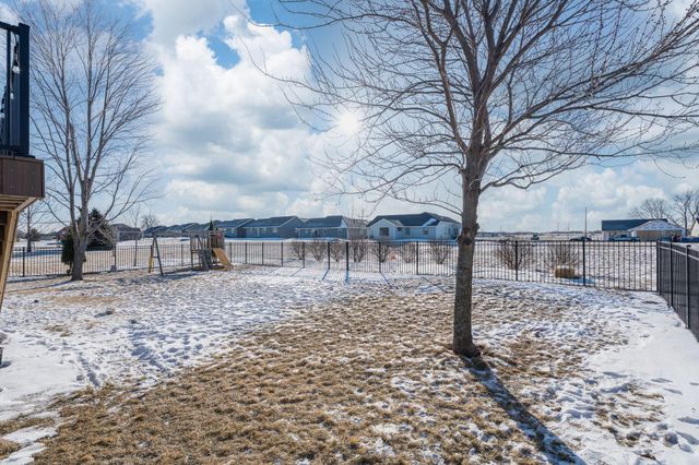 228 Grovebrook Circle, Mankato, MN 56001