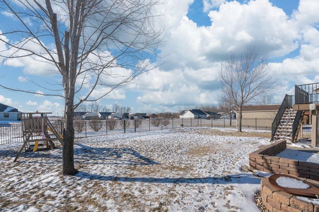 228 Grovebrook Circle, Mankato, MN 56001