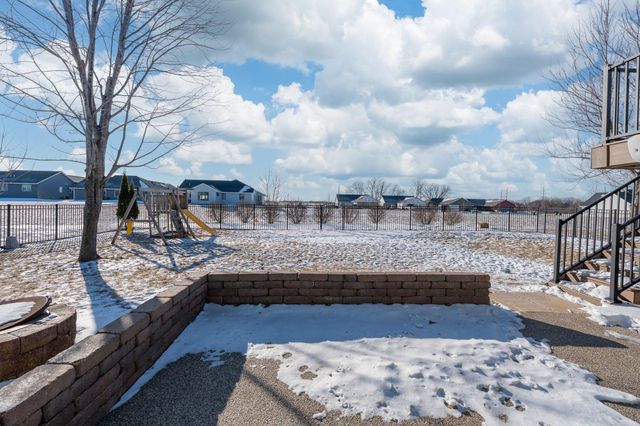 228 Grovebrook Circle, Mankato, MN 56001