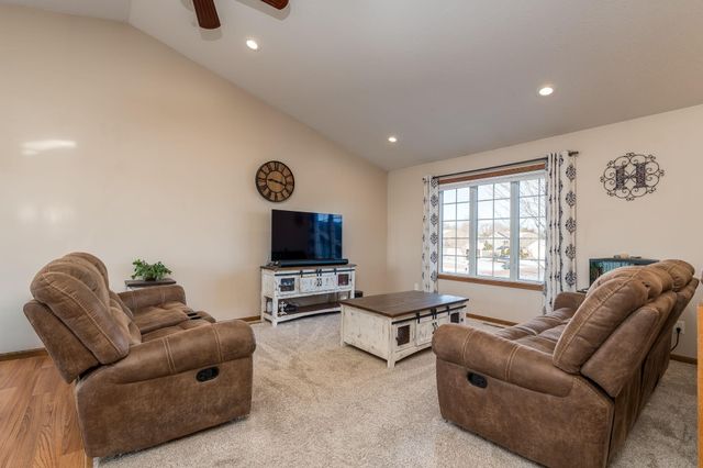 228 Grovebrook Circle, Mankato, MN 56001