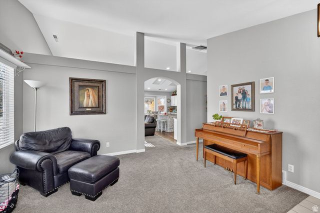 214 S LARKIN LN, Kaysville, UT 84037