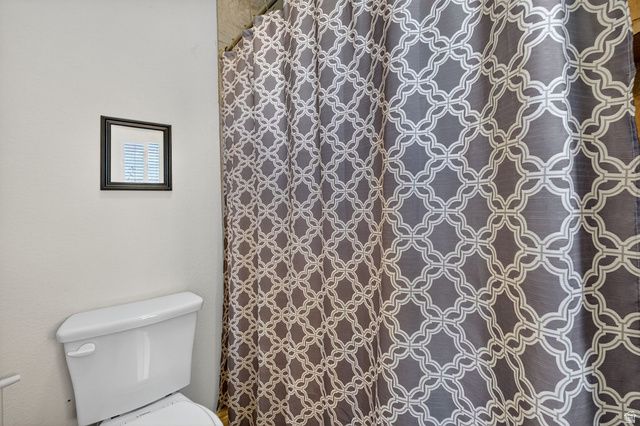 214 S LARKIN LN, Kaysville, UT 84037