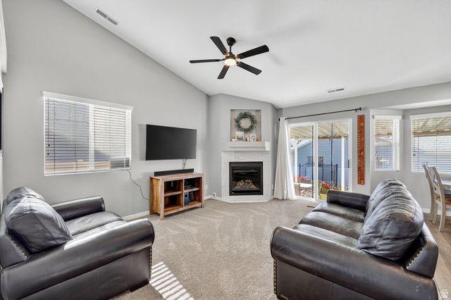 214 S LARKIN LN, Kaysville, UT 84037