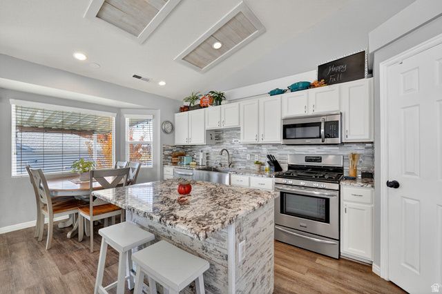 214 S LARKIN LN, Kaysville, UT 84037