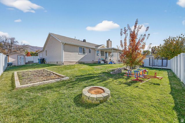 214 S LARKIN LN, Kaysville, UT 84037