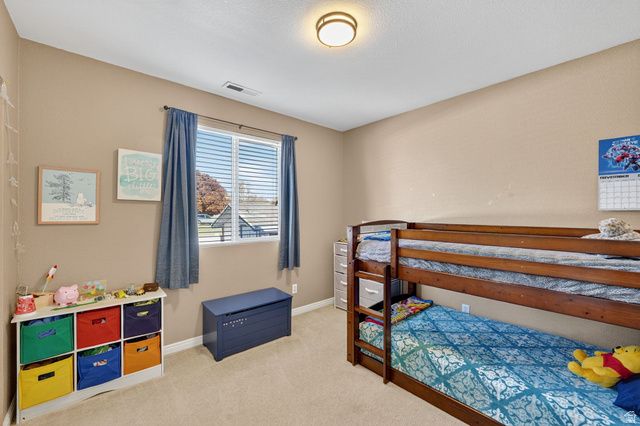 214 S LARKIN LN, Kaysville, UT 84037