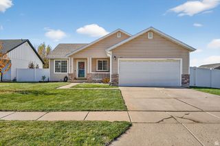 214 S LARKIN LN, Kaysville, UT 84037