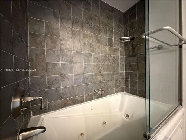 20515 E Country Club Dr 1642, Aventura, FL 33180