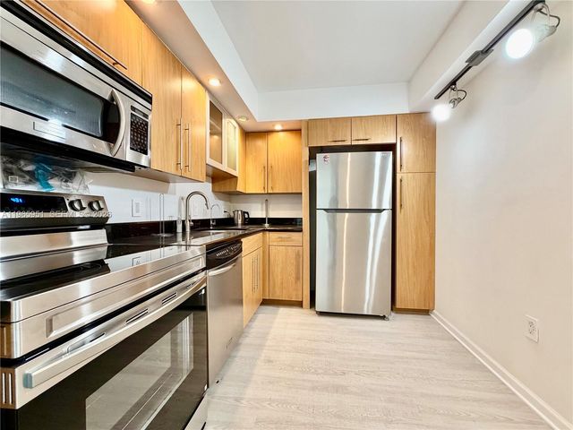 20515 E Country Club Dr 1642, Aventura, FL 33180